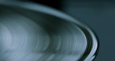 Vinyl record on record player macro closeup Vidéo 103126102