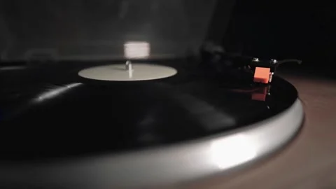 Vinyl Record Spinning On Turntable dj music player Vídeos de archivo 334656242