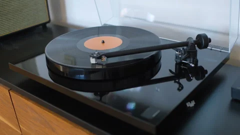 Vinyl record spinning on turntable Stockbeeldmateriaal 331312670