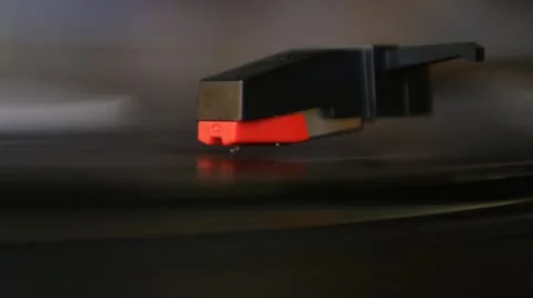 Vinyl rotating on record player Video stock 12362529