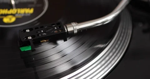 Vinyl turntable Stock-Footage 100043931