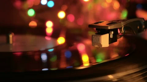 Vinyl turntable record player needle drop. Multicolored light. Close up. 库存影片 96381772