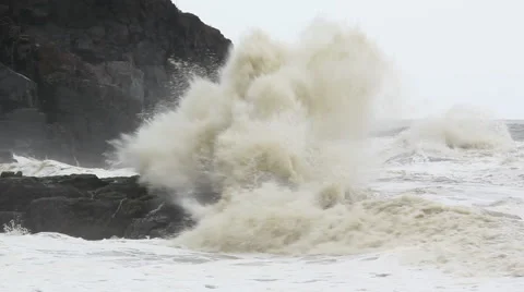 Violent Ocean Waves During Monsoon Stockbeeldmateriaal 65816063