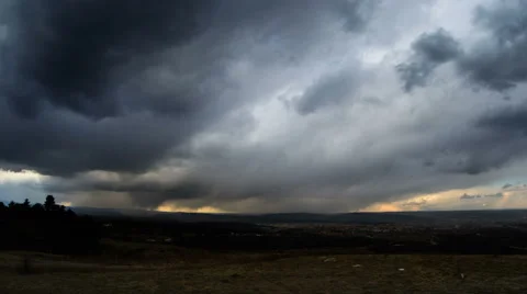 Violent storm covers Cluj Napoca 4K stanga Vidéo 48954308