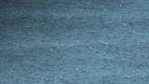 Violent Storm Over Ocean With Heavy Rain Creating Lively Water Disturbances Vidéo 333070617
