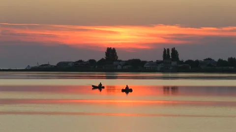 Violet dusk over the lake 库存影片 959238