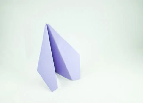 Violet paper plane on a white background, isolated. Concept (idea) of airline Foto stock