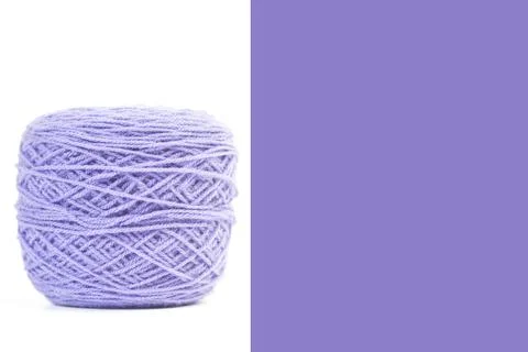 Violet wool ball on a white and violet background with copy space Foto stock