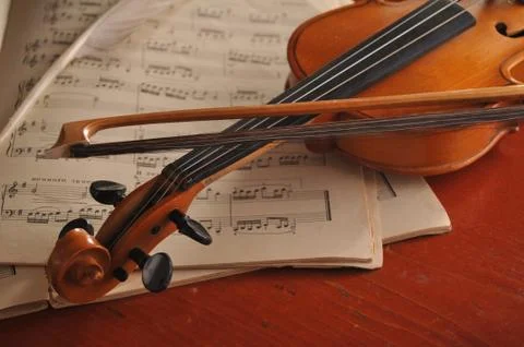 Violin and notes on the table 스톡 사진