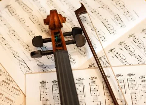 Violin bow and notes 스톡 사진