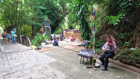 Violin Performance by Waterfall in Kanchanaburi Vídeo Stock 305720074