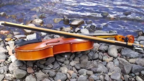 Violin on the shore Vídeo Stock 78871280