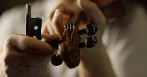 Violin tuning 스톡 동영상 114831723