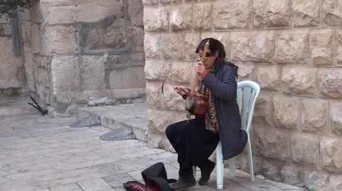 Violinist at the walls of Jerusalem. Stock Footage 45544407