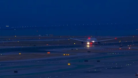 Virgin Atlantic Dreamliner Taking Off at Night from San Francisco SFO Stock Footage 127181965