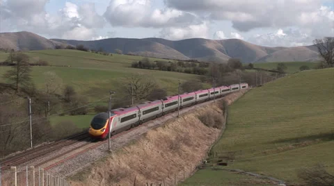 Virgin Pendolino Passenger Train 스톡 동영상 35740700