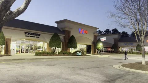 Virginia ABC Store At Sunset Vídeos de archivo 330367090