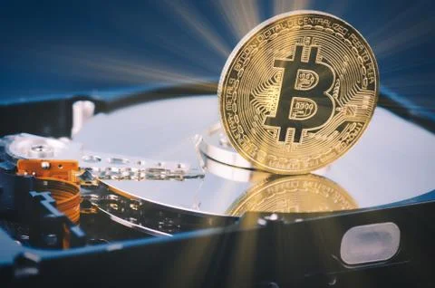 Virtual Cryptocurrency and Blockchain Technology concept, golden bitcoin on d Foto stock