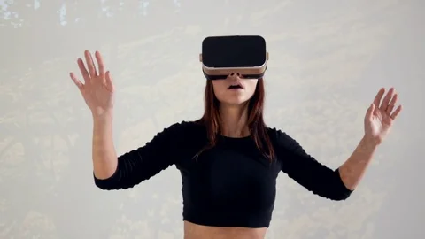 Virtual reality and the young girl Stock Footage