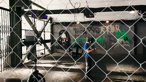 Virtual reality game helmet player joystick club playground solitude online 스톡 동영상 218596068