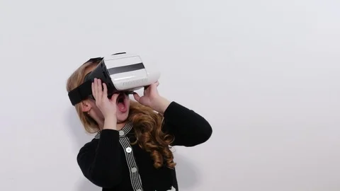 Virtual reality game. Positive emotions while playing a virtual reality Video stock 73022947