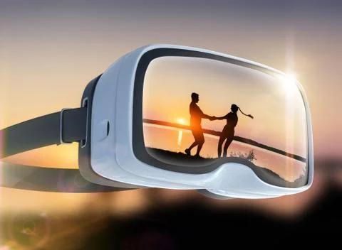 Virtual reality headset, double exposure, Romantic couple on the beach at col Stock-Fotos