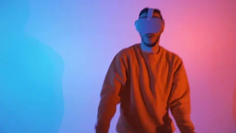 Virtual reality headset gaming exploration Video stock 143640229