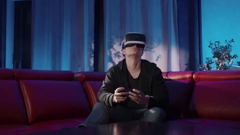Virtual Reality Man using Smartphone while sitting on a couch Vidéo 258552535