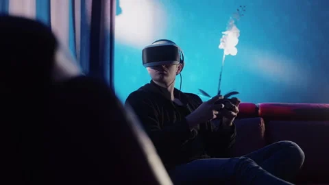 Virtual Reality Man using Smartphone and looking left Vídeo Stock 258555664