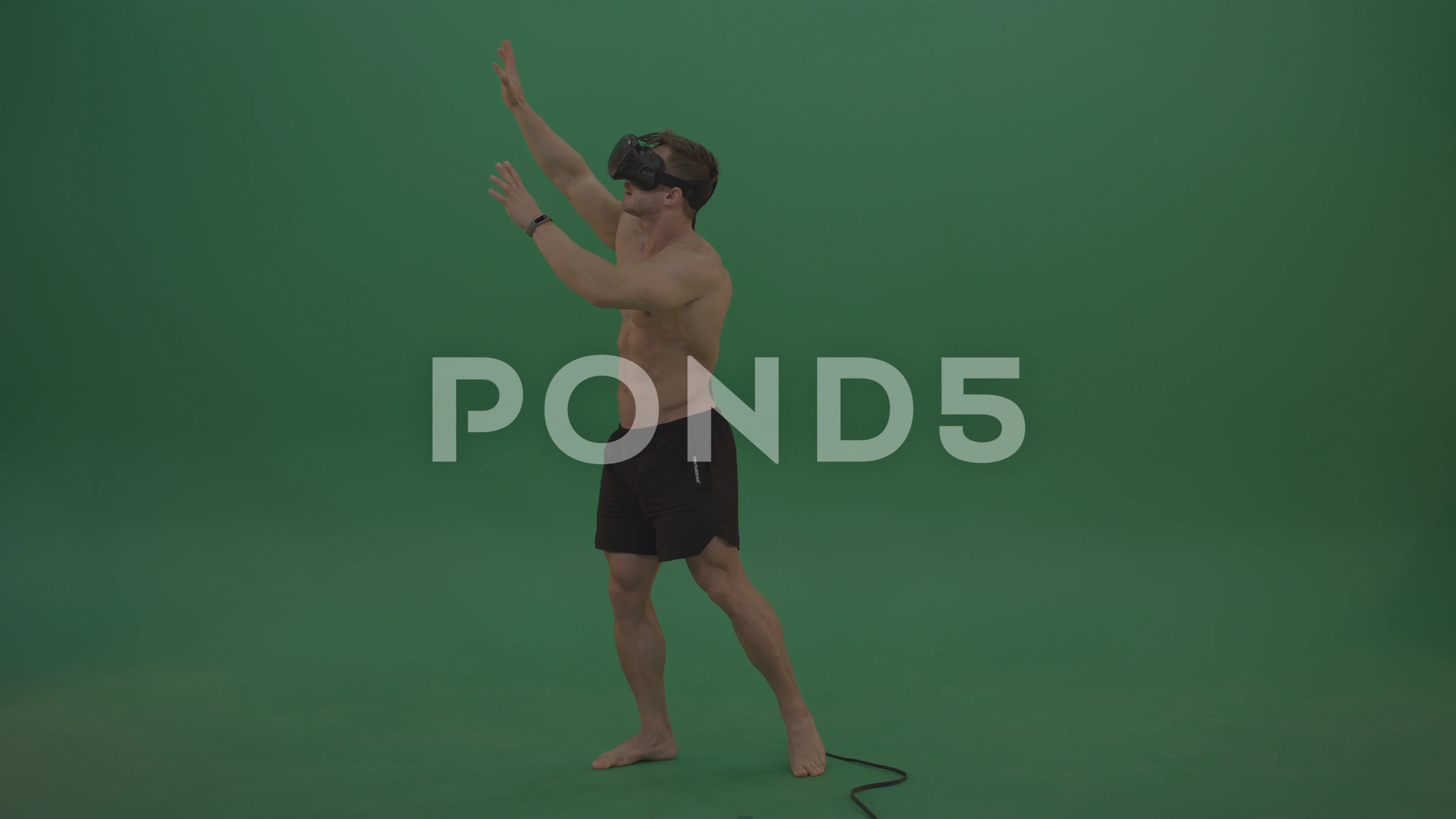 Virtual Reality naked bodybuilder discovering the VR in green screen