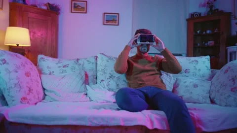 Virtual Reality VR Metaverse Headset Man Playing Games Exploring Worlds Vídeo Stock 195288371