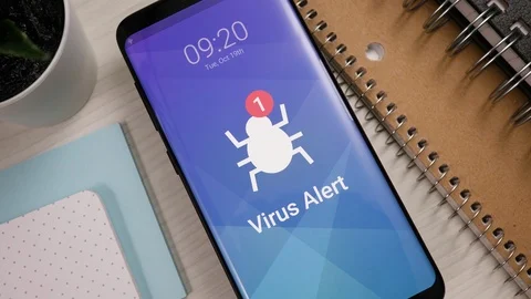 Virus Alert Notification on a Mobile Phone Screen Video stock 122014384