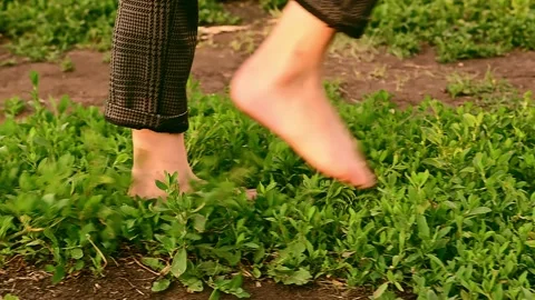 Virus molecules moves from side to side on changing multicolor  background. 動画素材 156596449