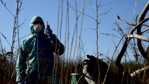 Virus specialist is calling for help 動画素材 143156174