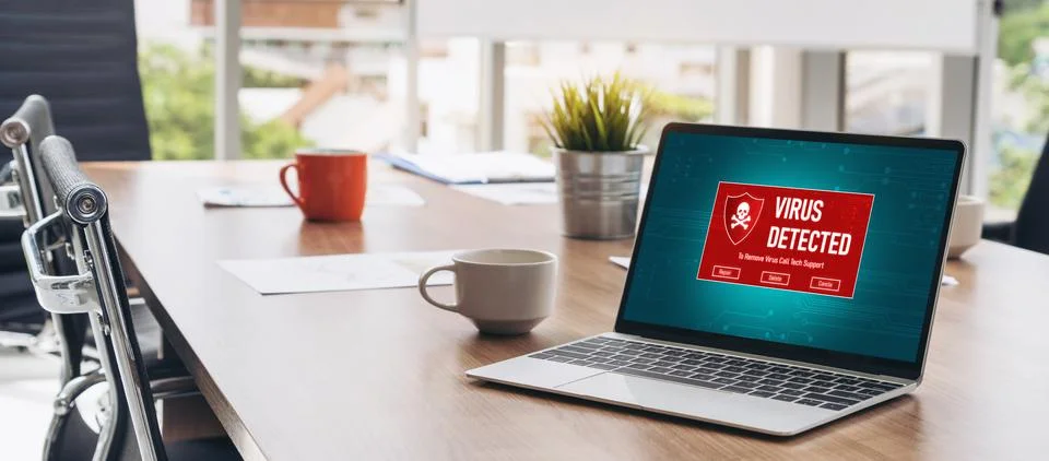 Virus warning alert on computer screen detected modish cyber threat Foto stock