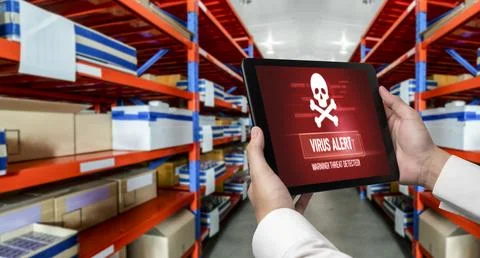 Virus warning alert on computer screen detected modish cyber threat Foto stock