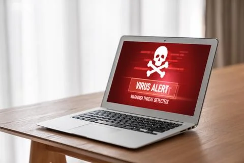 Virus warning alert on computer screen detected modish cyber threat Foto stock
