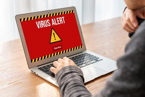 Virus warning alert on computer screen detected modish cyber threat Foto stock