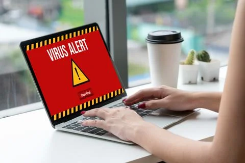 Virus warning alert on computer screen detected modish cyber threat Foto stock