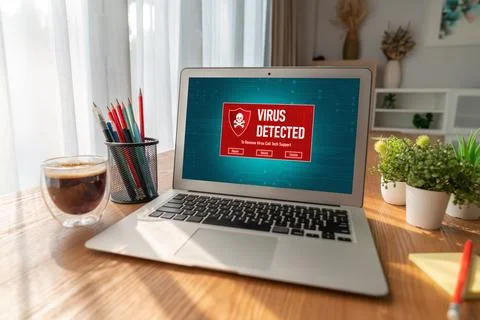 Virus warning alert on computer screen detected modish cyber threat Foto stock
