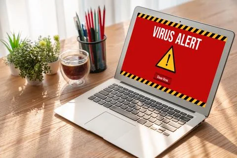 Virus warning alert on computer screen detected modish cyber threat Foto stock
