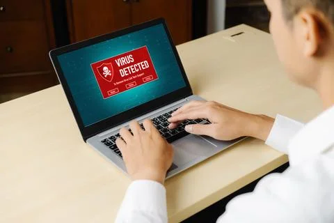 Virus warning alert on computer screen detected modish cyber threat Foto stock