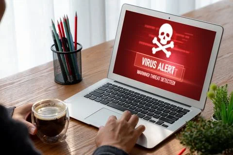 Virus warning alert on computer screen detected modish cyber threat Foto stock