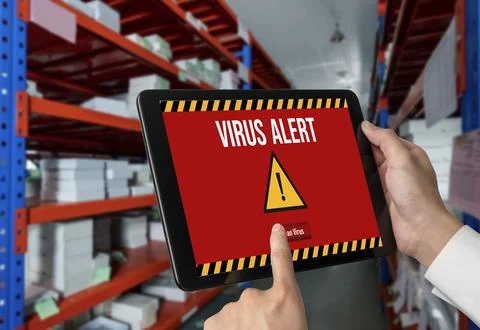 Virus warning alert on computer screen detected modish cyber threat Foto stock