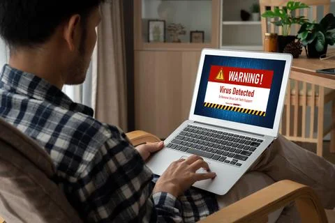 Virus warning alert on computer screen detected modish cyber threat Foto stock
