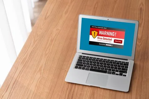 Virus warning alert on computer screen detected modish cyber threat Foto stock