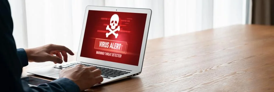 Virus warning alert on computer screen detected modish cyber threat Foto stock