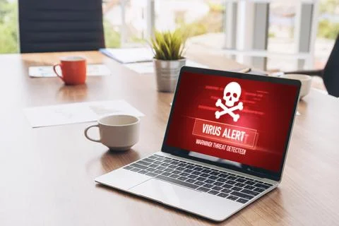 Virus warning alert on computer screen detected modish cyber threat Foto stock