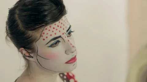 Visagist applies the red dots on the model's face, the image of the heroine of Stock Footage 54273636
