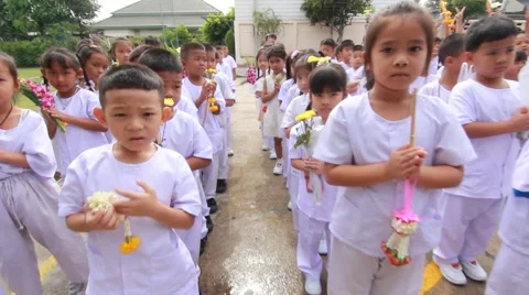 Visaka Bucha day. Students hold flower sacrifice. Buddhist temple in bangkok Stock Footage 63618614